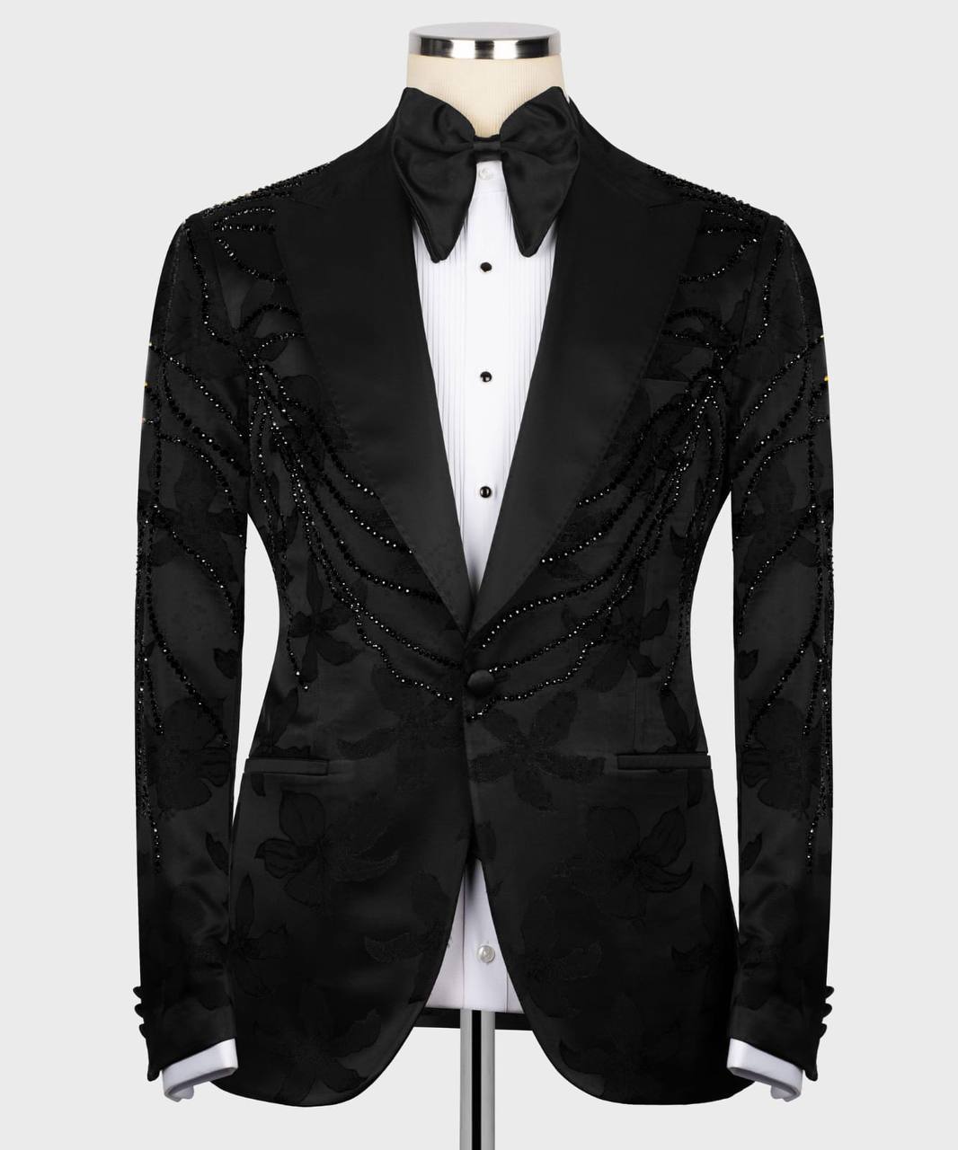 Schwarzer Smoking, dreiteilig, handgefertigter Blazer mit Perlenstickerei