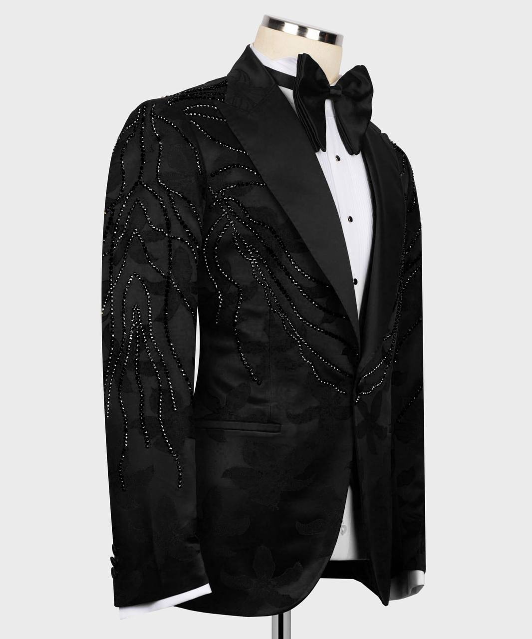 Schwarzer Smoking, dreiteilig, handgefertigter Blazer mit Perlenstickerei
