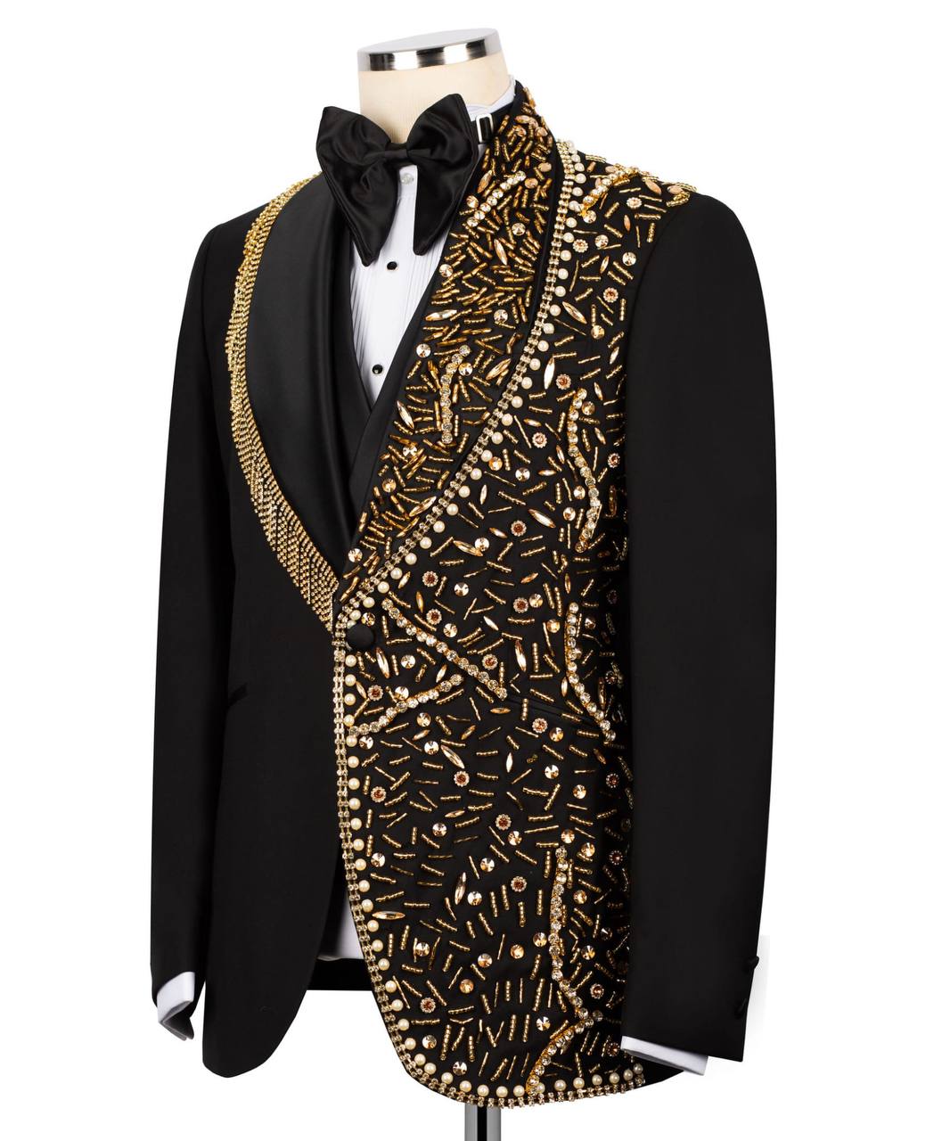 Schwarzer Smoking, dreiteilig, Blazer mit Goldperlen