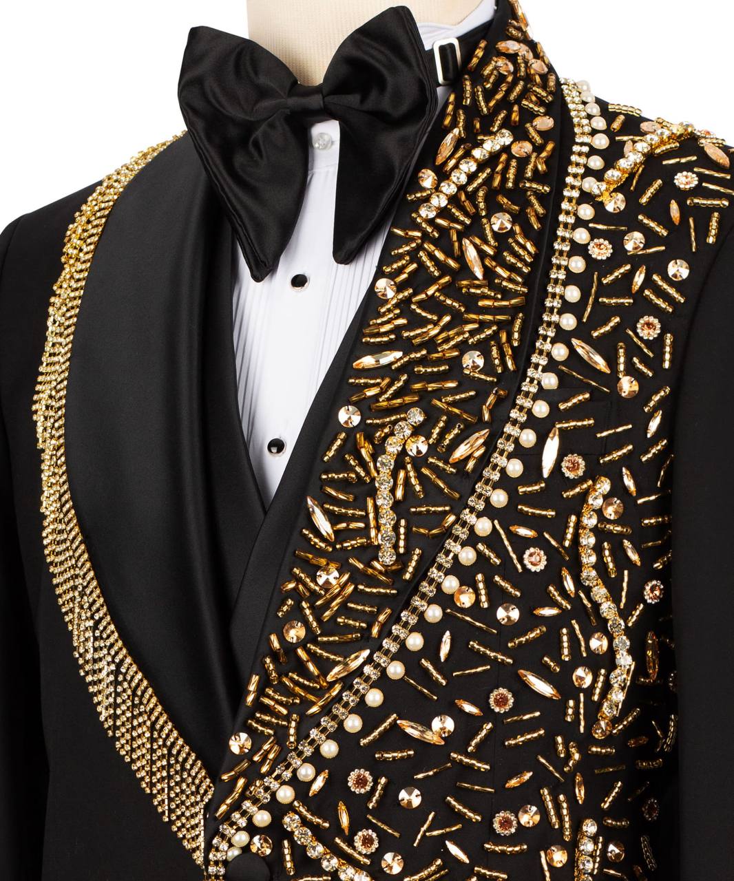 Schwarzer Smoking, dreiteilig, Blazer mit Goldperlen