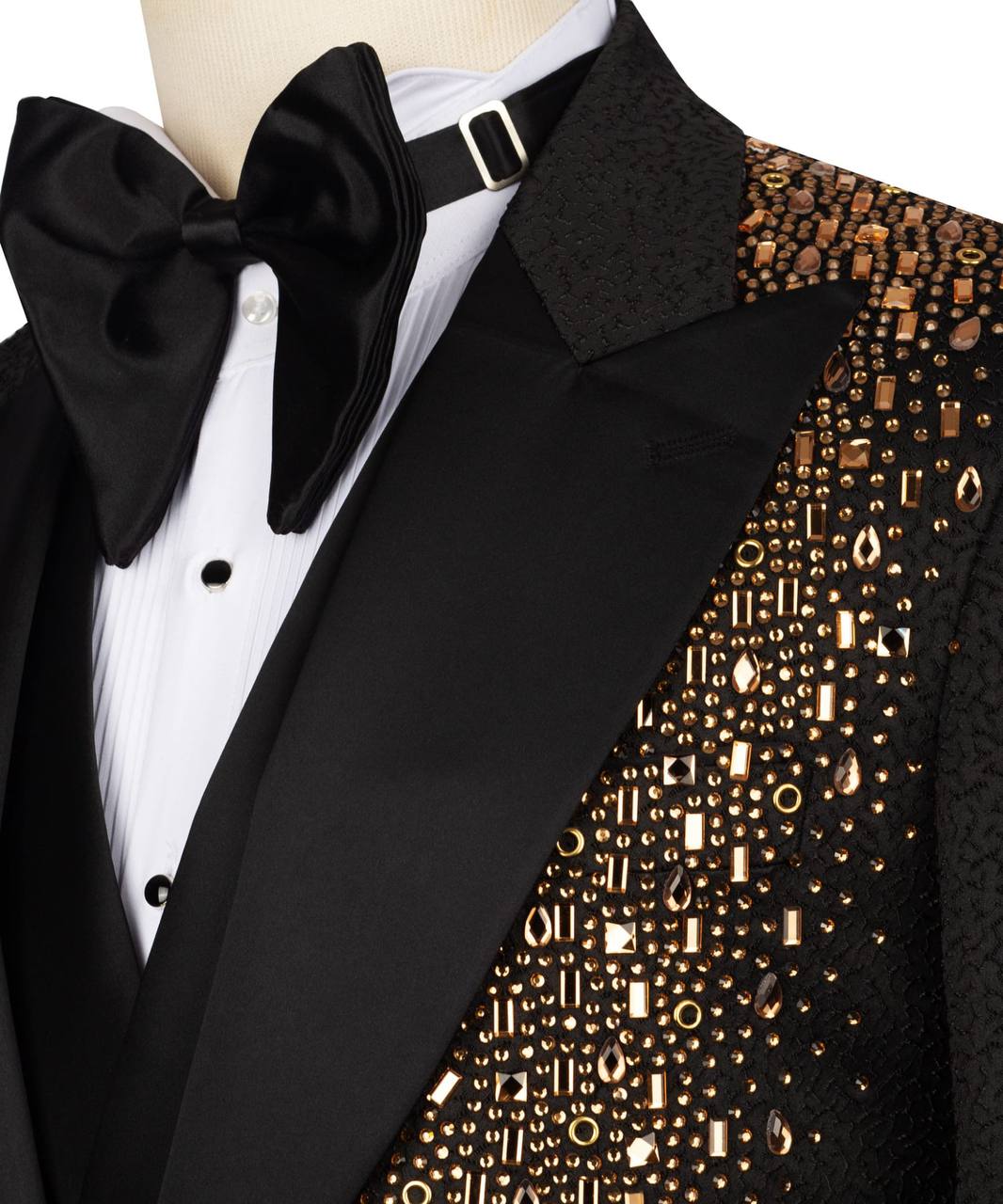 Schwarzer Smoking, dreiteilig, goldbestickter Blazer
