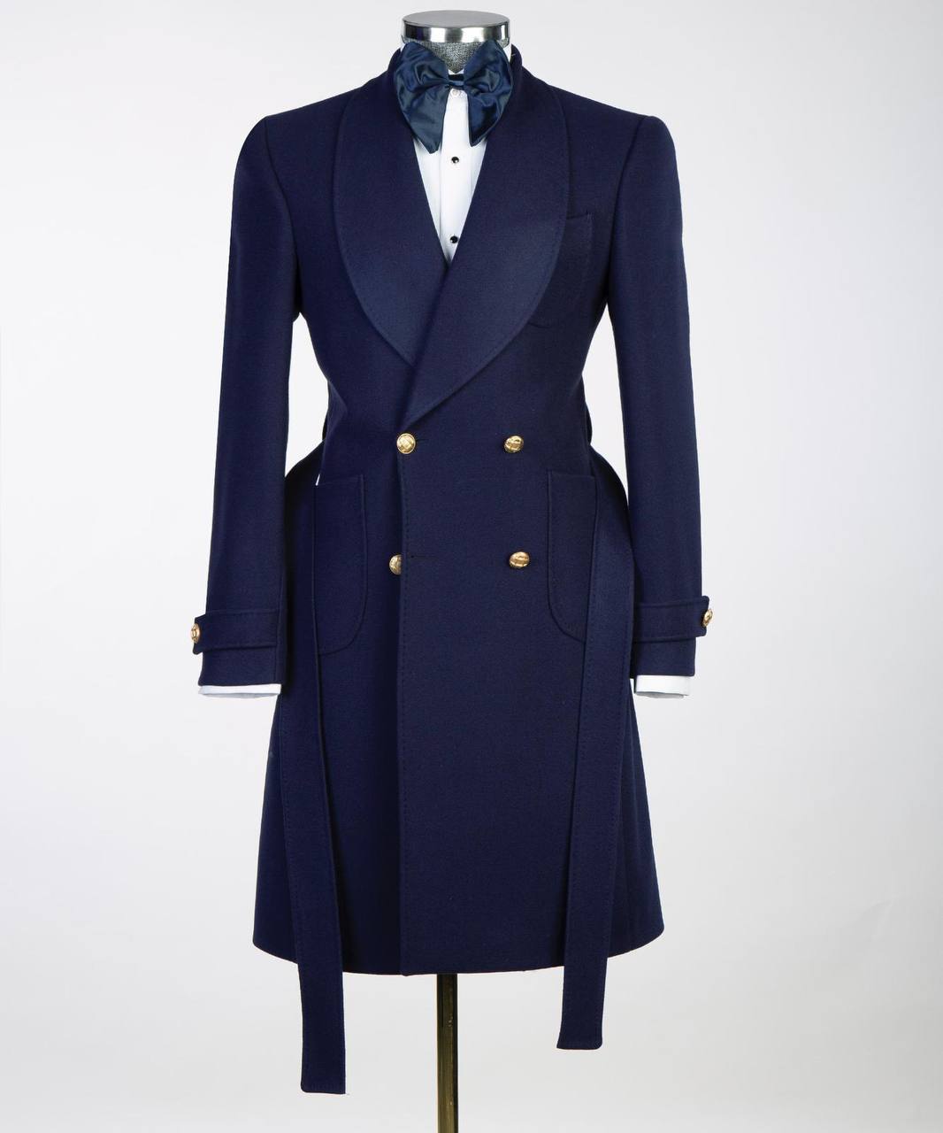 Herren marineblauer Wollmantel mit Gürtel