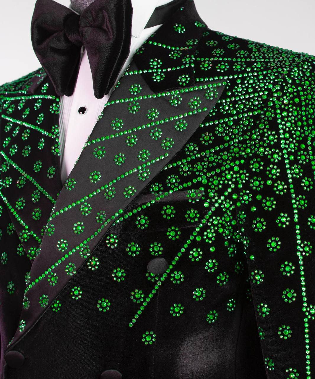 men_svelvettuxedo-greenbeadedshoulder-3