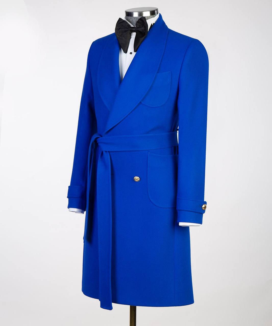 Herrenmantel aus blauer Wolle mit Gürtel